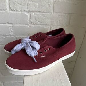 The Vans Authentic Lowpro Fat Lace Women's Size 7.5